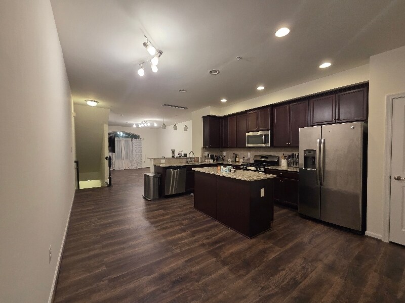 Building Photo - 7735 Duncannon Ln