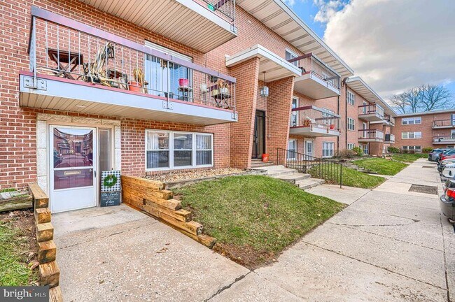 Building Photo - 3645 Glengyle Ave
