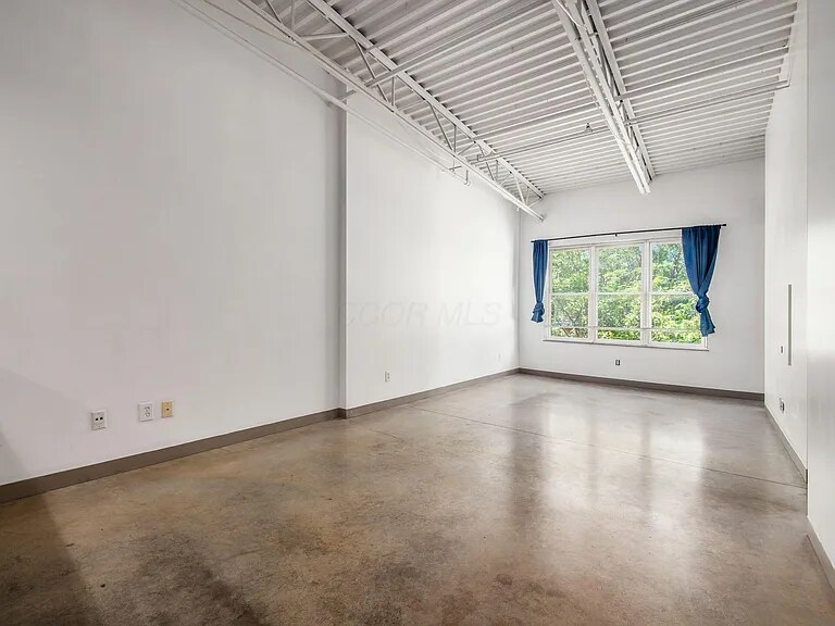 Building Photo - 769 N High St