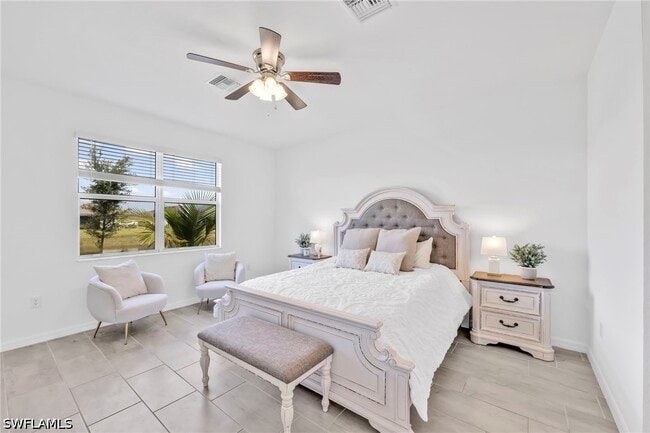 Building Photo - 2127 Hamlin St