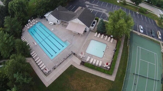 Building Photo - 16858 Crystal Springs Dr