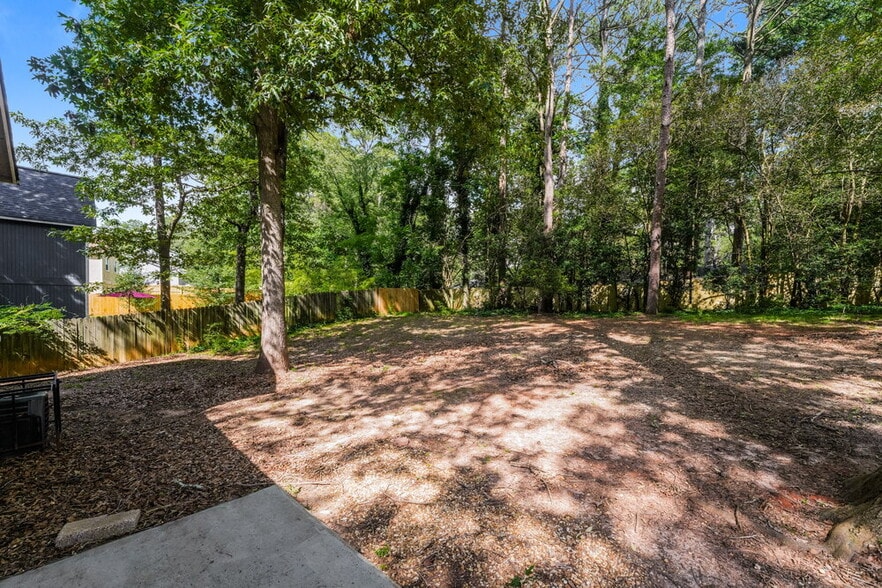 Building Photo - 1115 Forest Path