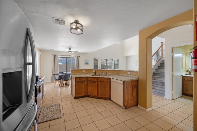 Building Photo - 7315 W Cordes Rd