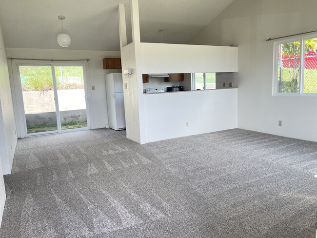 Building Photo - 1095 Maohu St
