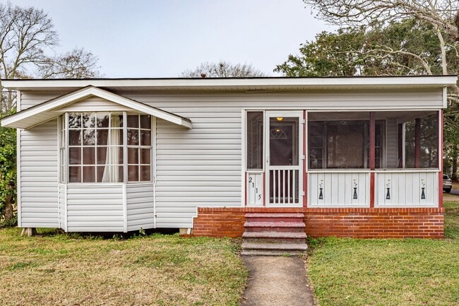 Building Photo - Cozy 2-Bedroom Home in Pascagoula