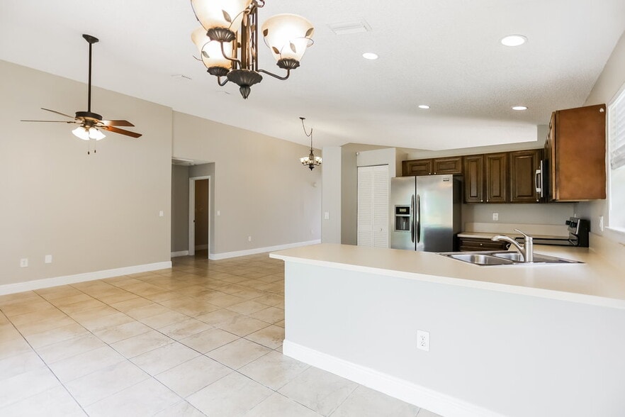 Building Photo - 3049 NW 72nd Ave