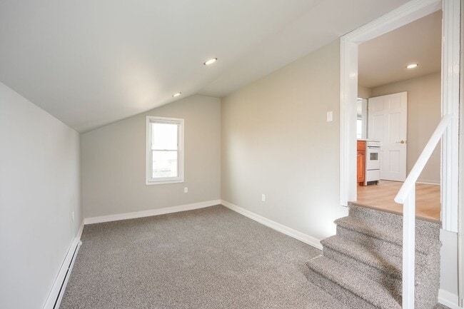 Building Photo - 334 Ann St