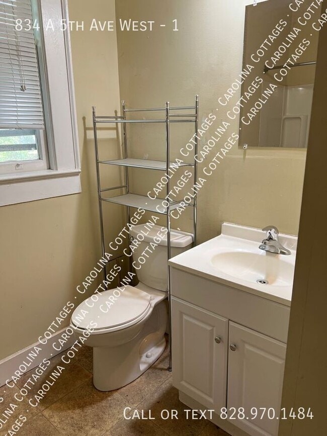 Building Photo - 834 5th Ave W