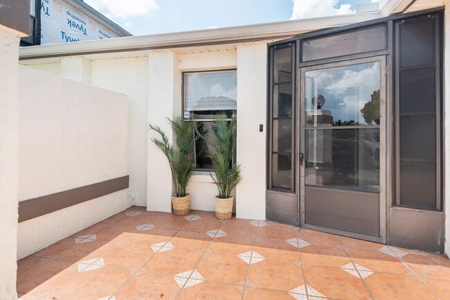 Building Photo - 134 Lakepointe Cir