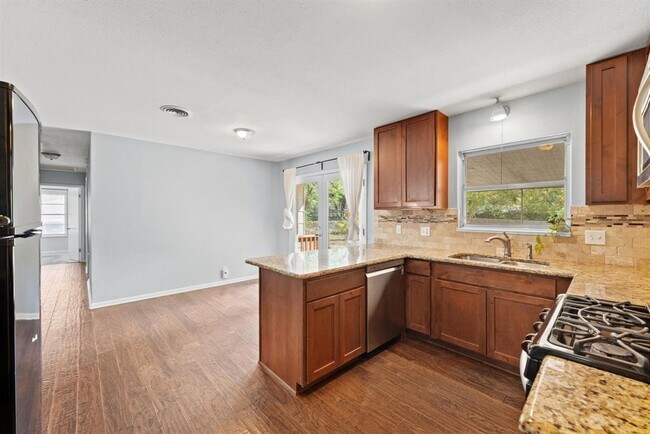 Building Photo - 103 W Croslin St