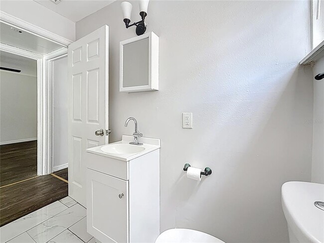 Building Photo - 618 17th Ave S