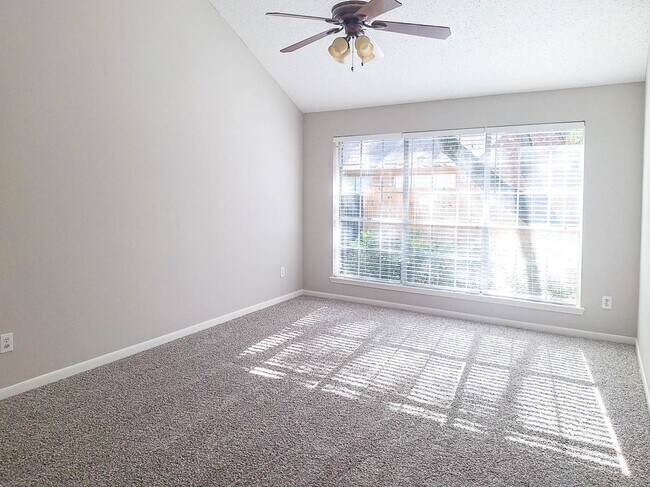 Building Photo - 175 Sylvan Forest Dr