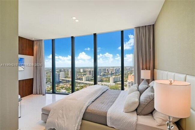 Building Photo - 18555 Collins Ave