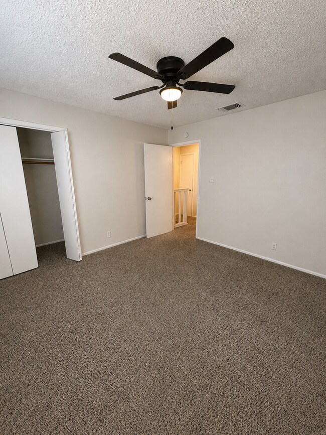 Building Photo - 1026 Fabulous Dr