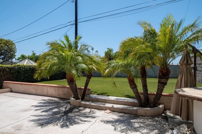 Building Photo - Stunning 4 bed, 4.5 bath home located on a quiet and highly desirable street in Redondo Beach