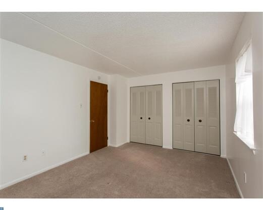 Building Photo - 3301 Valley Dr
