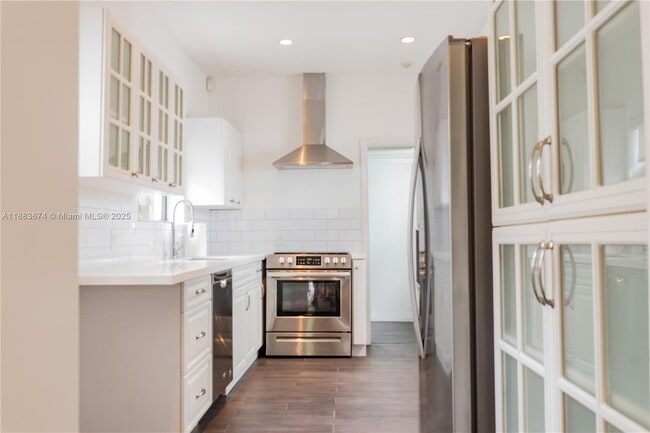 Building Photo - 5938 NE 5th Ave