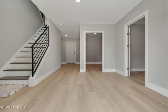 Building Photo - 720 8th St