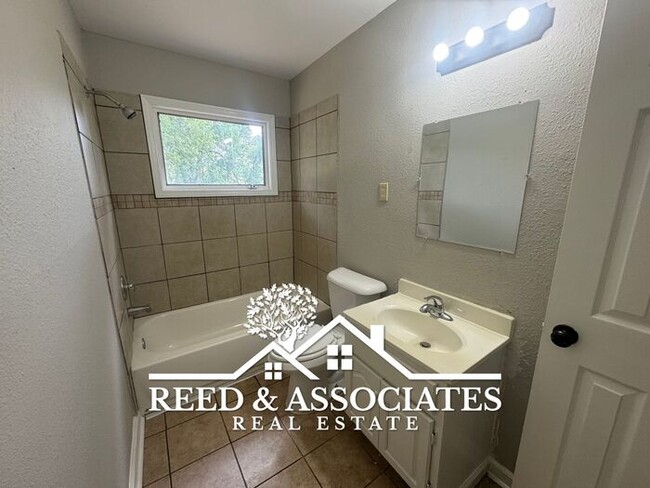 Building Photo - 4 Bedroom in Shelby Forest- Frayser