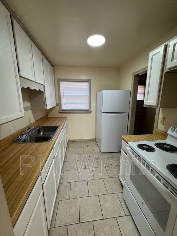 Building Photo - 6124 E Harry St