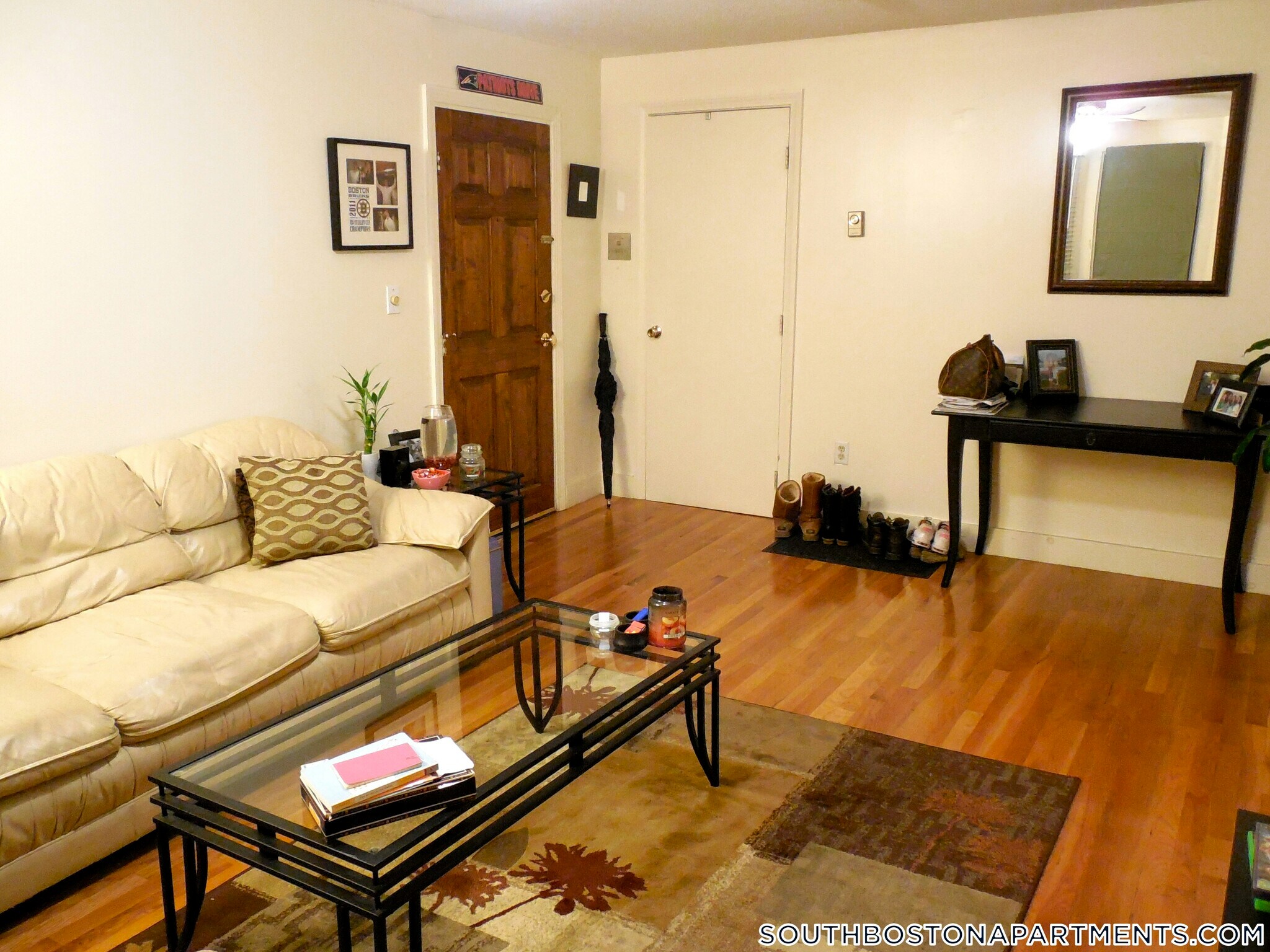 Building Photo - 506 E Broadway