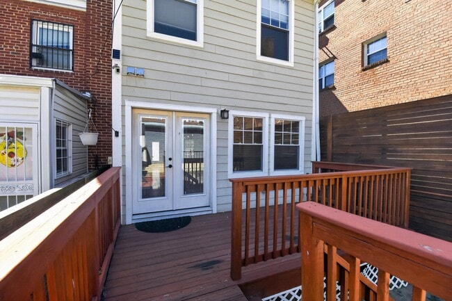 Building Photo - 847 20th St NE