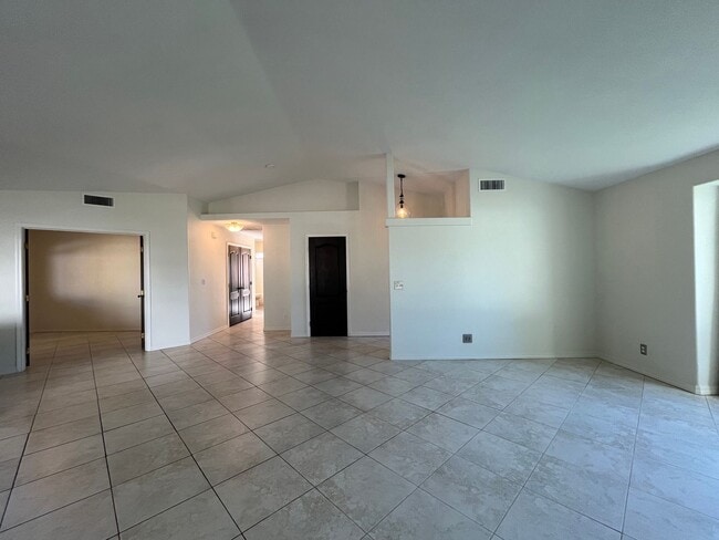 Building Photo - 946 St Ann Dr