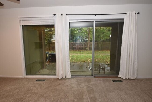 Building Photo - South Bend's Topsfield 1 bedroom Condo for...