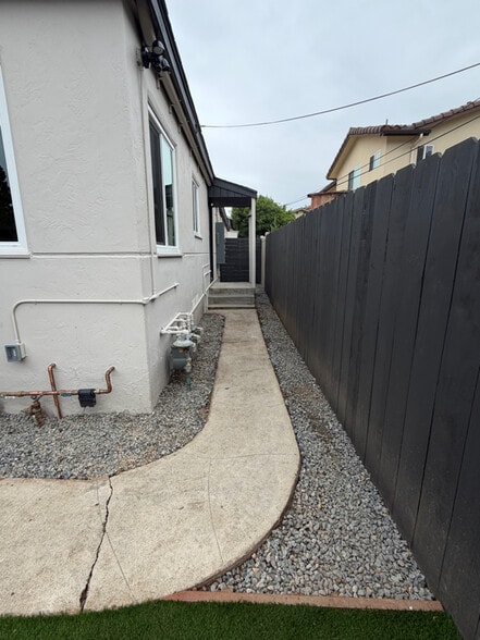 Building Photo - 365 Wisconsin Ave