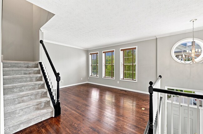 Building Photo - 353 Autumn Dr