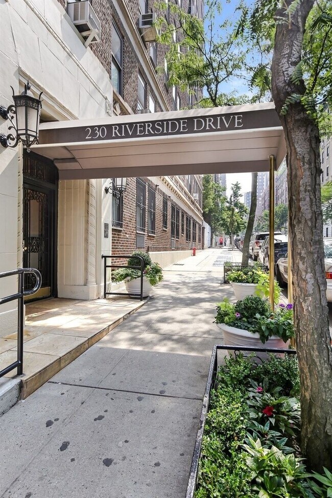 Building Photo - 230 Riverside Dr