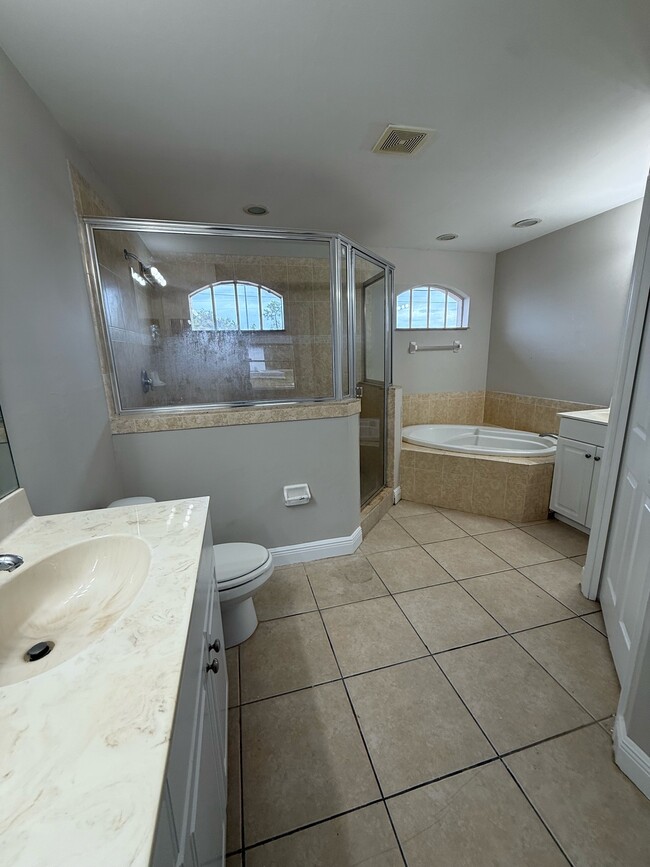 Building Photo - 3417 1st St SW