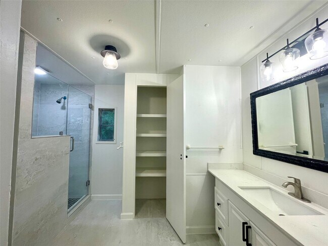 Building Photo - 9610 Carlow Ln