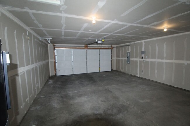 Building Photo - 14505 E Sanson Ave