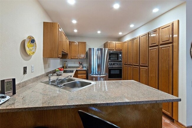Building Photo - Executive 2BR/3BA Condo with Mountain View...