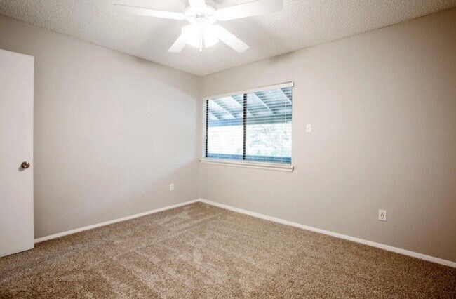 Building Photo - 4911 Menchaca Rd
