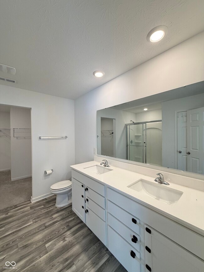 Building Photo - 1184 Lakeshore Dr