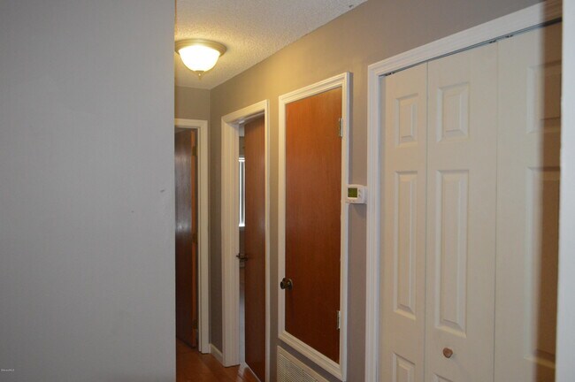 Building Photo - 101 Summer Pl