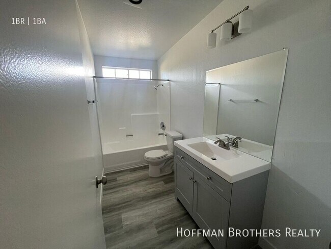 Building Photo - 13253 Vanowen St