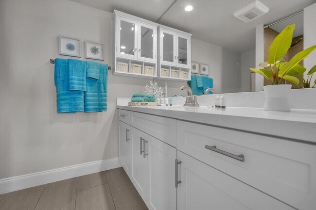 Building Photo - 601 N Ocean Blvd