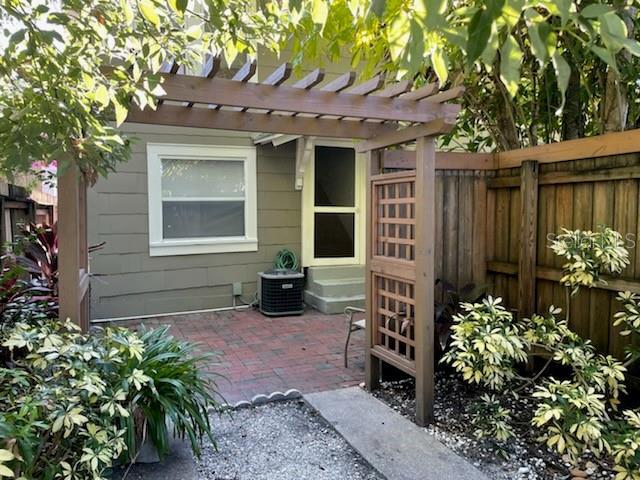 Primary Photo - 807 1/2 S Fremont Ave