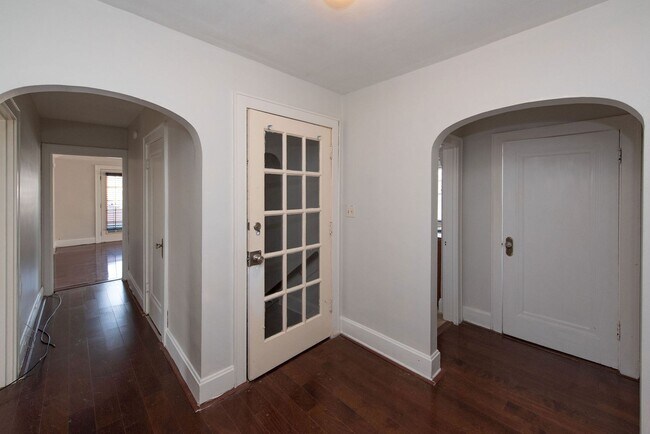 Building Photo - Beautifully updated Tudor style duplex. Up...