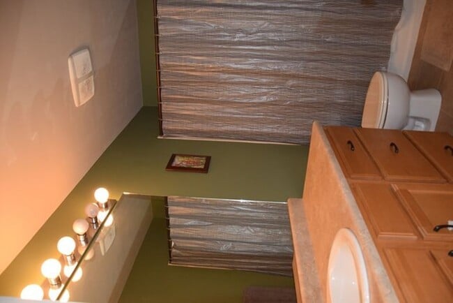 Building Photo - 3 bedroom 2 bath near golf course