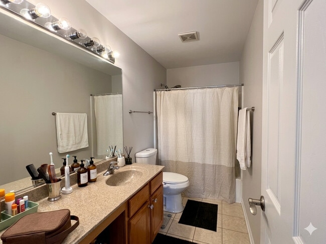 Building Photo - 121 Rosehall Dr