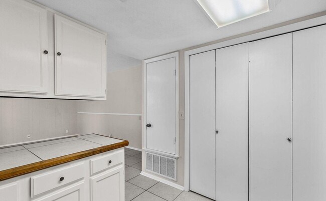 Building Photo - Live Where Convenience Meets Comfort in La...