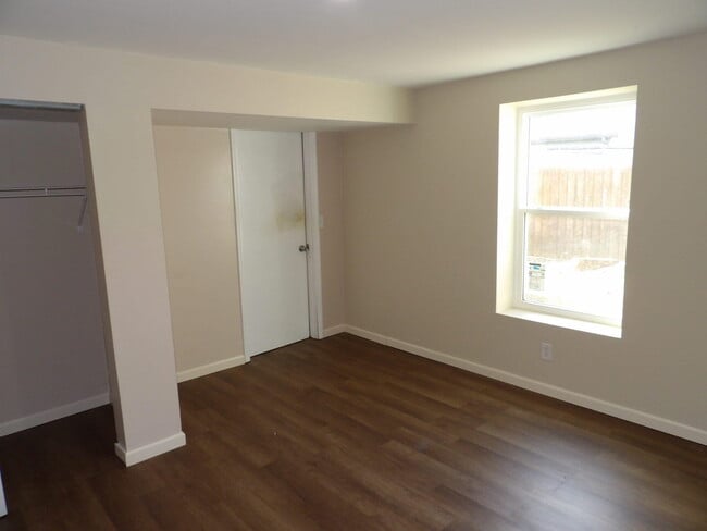 Building Photo - 107 Shannon Ln