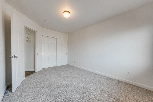 Building Photo - Fully Remodeled & Move-In Ready – Modern Finishes + Huge Loft!