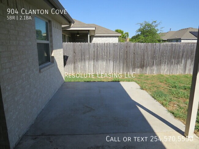 Building Photo - 904 Clanton Cove