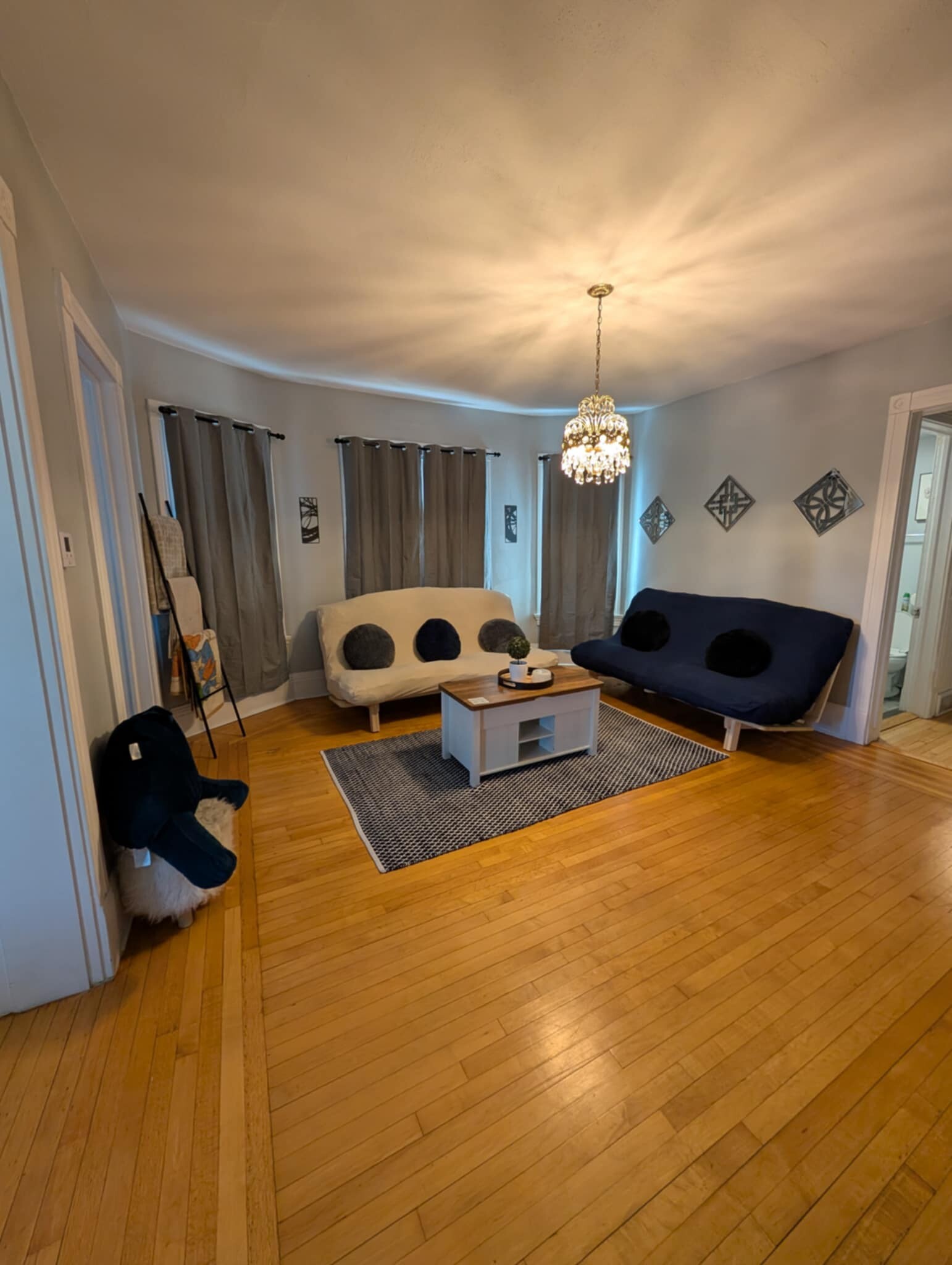 Building Photo - 2621 S Howell Ave