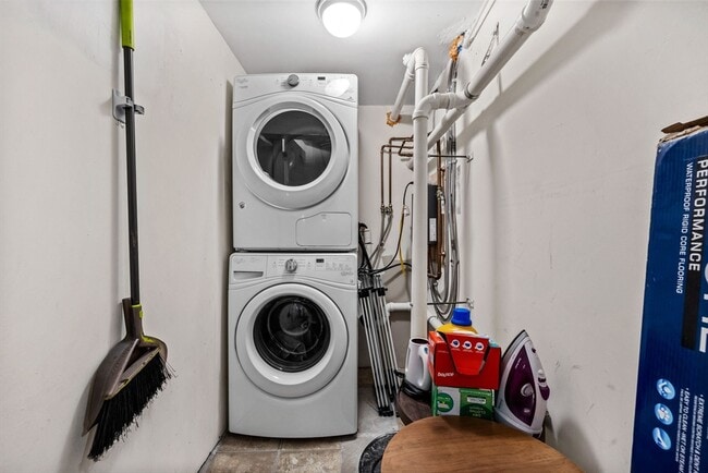 Building Photo - 25 Clark St